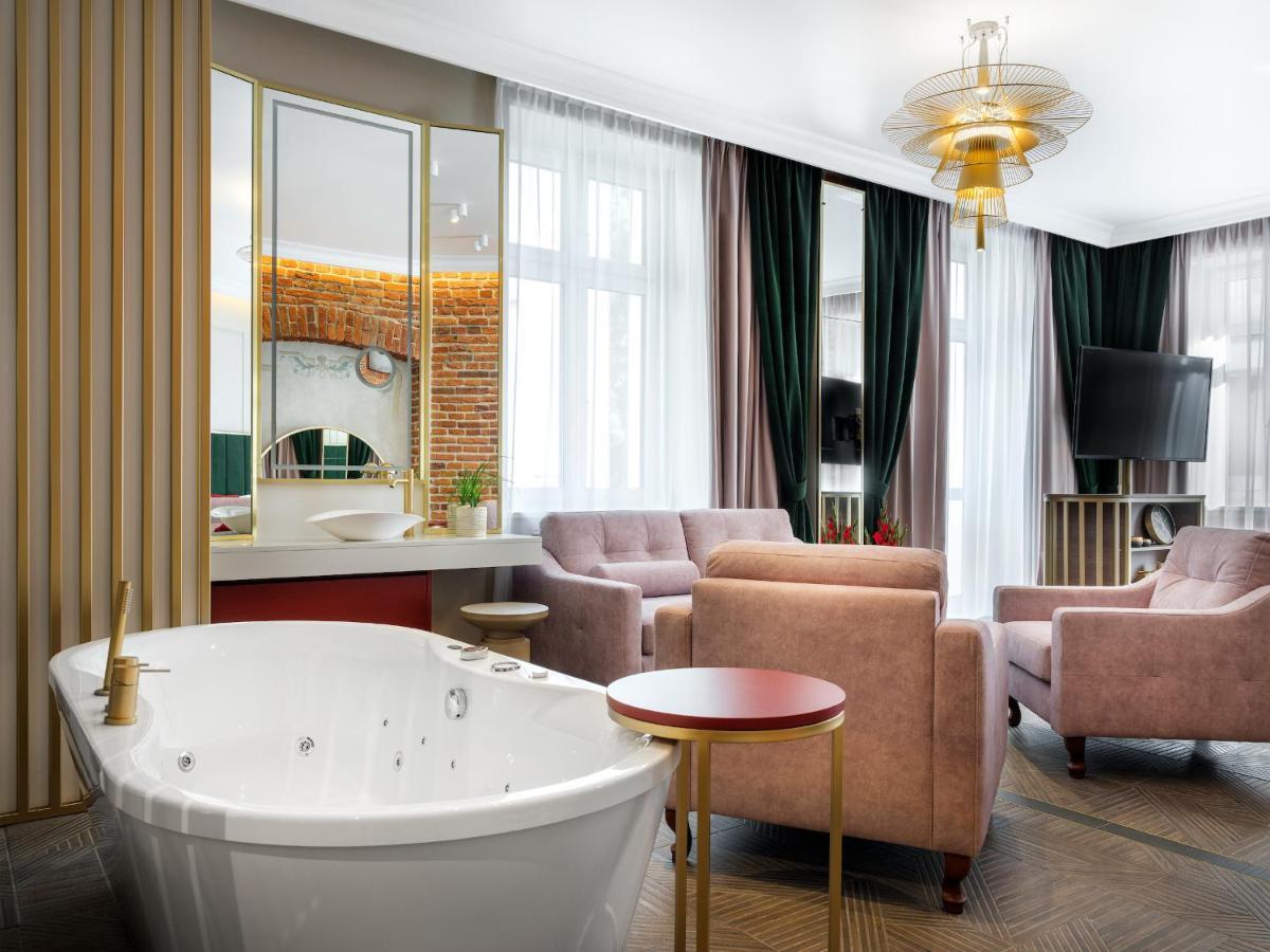 Golden Queen Deluxe Jacuzzi Apartments - Old Town Krasków Exterior foto